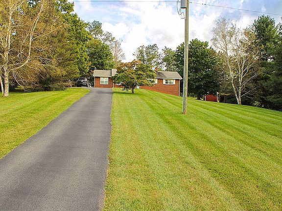 2nd image of 400 Ridgeview Rd NW