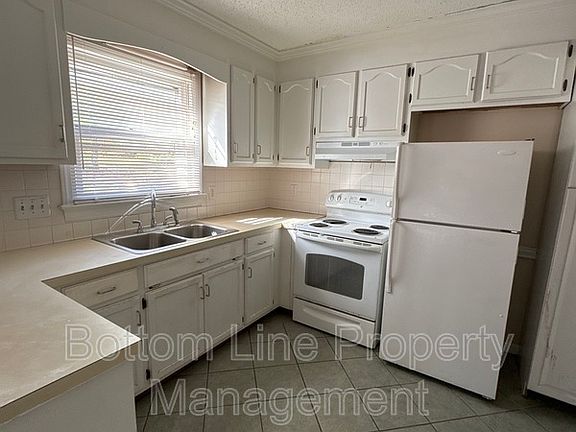 2nd image of 2421 Haybrook Ln