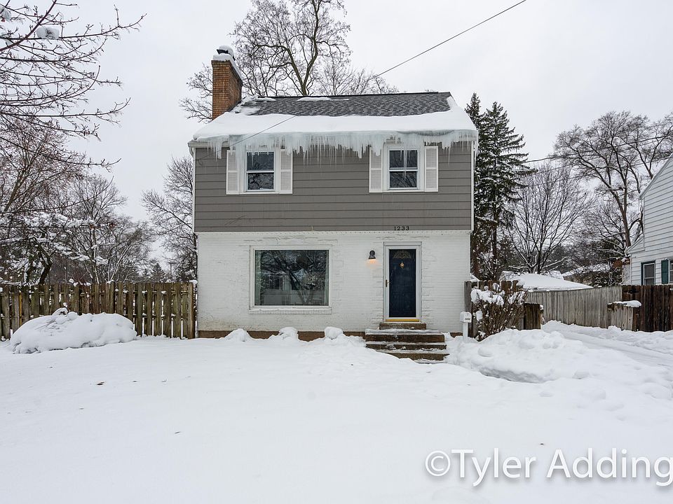 1st image of 1233 Gladstone Dr SE