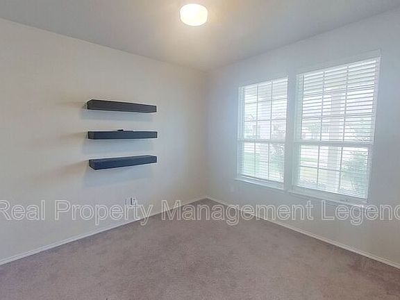 3rd image of 1608 Hinckley Ave