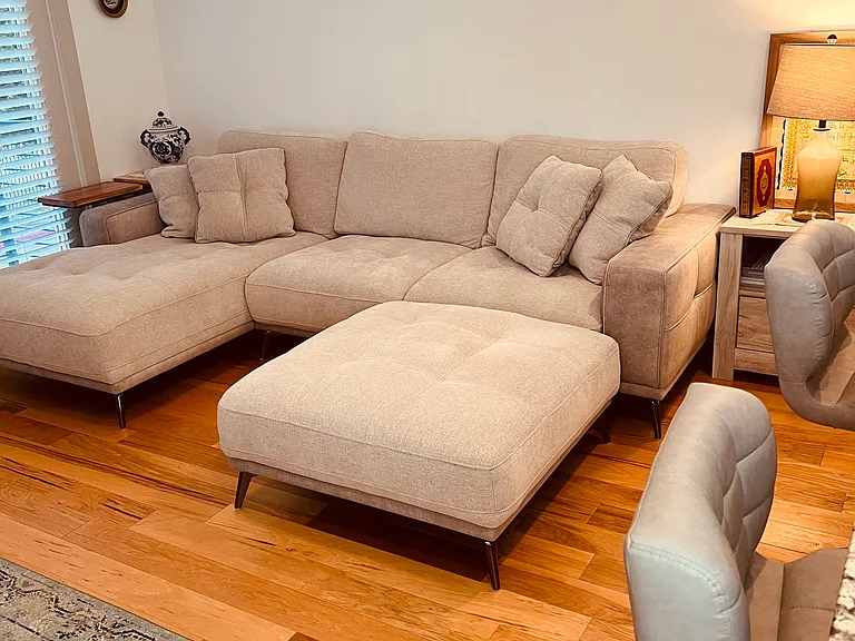 2101 Town Centre Dr — Photo 2
