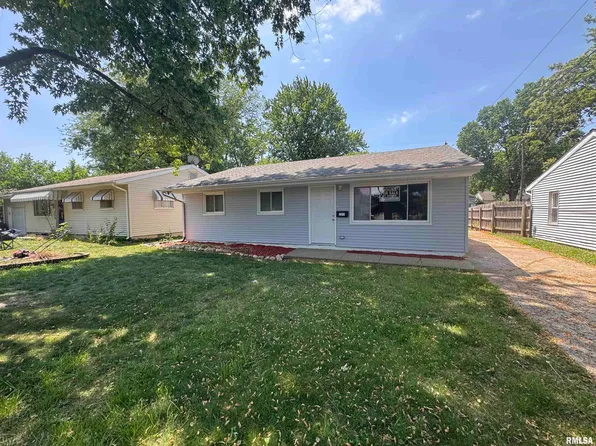 209 Capri St, Pekin, IL 61554