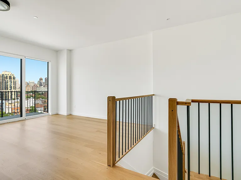 11-14 35th Ave #903 — Photo 2