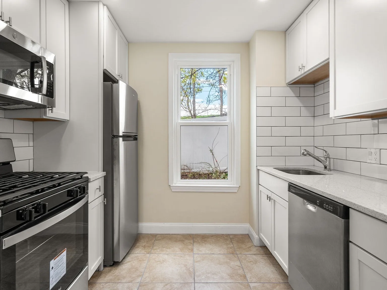 4 bed, 1500 sqft, $3,995 — Photo 3