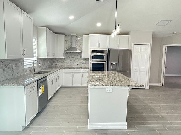 3rd image of 402 SE Lancaster Ave