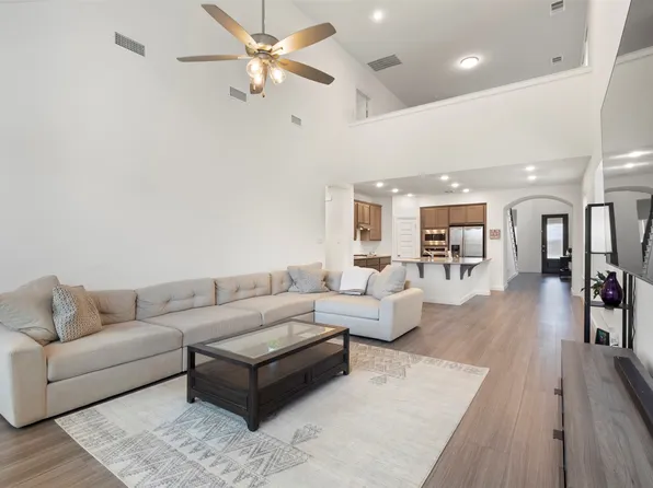 1848 Coronet Ave, Aubrey, TX 76227