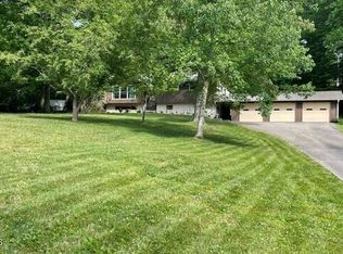 572 S Lake Dr, Oneida, TN 37841