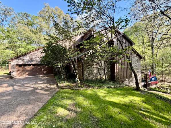 197 Skyline Dr, Clinton, MS 39056