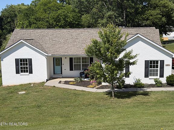2nd image of 2207 Tuckaleechee Pike