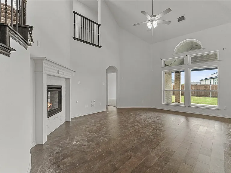 1600 Lake Grove Dr — Photo 4