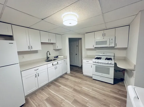 144 Cabot St #3, Beverly, MA 01915