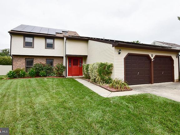 3rd image of 11 Meadowrue Dr