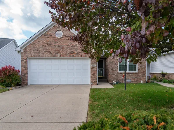 904 Village Circle Dr, Greenwood, IN 46143