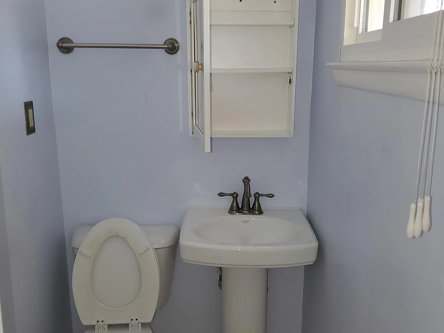9617 Densmore Pl — Photo 2