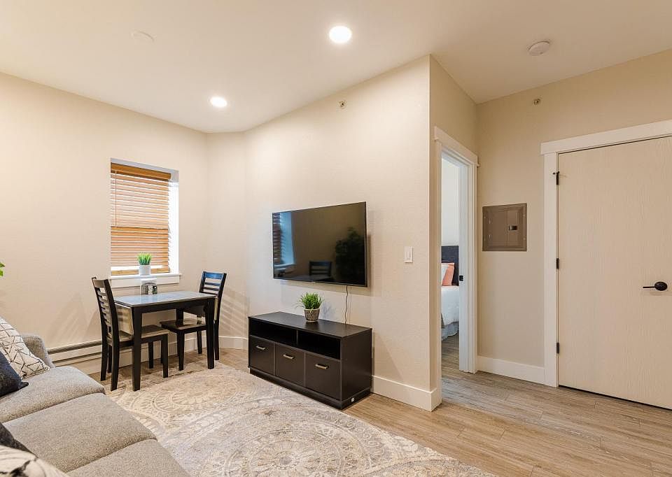 2nd image of 512 2nd Ave N #311