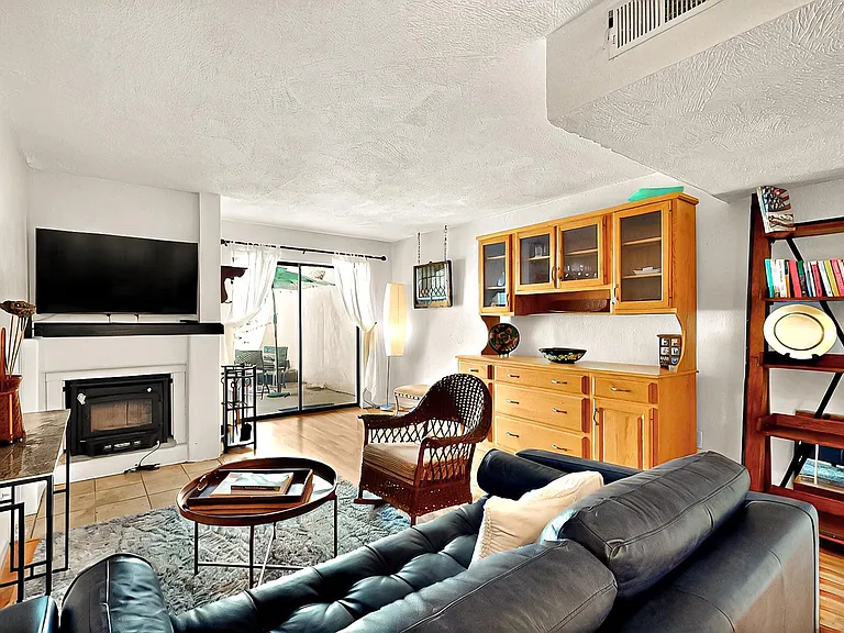 2732 Calle Anna Jean #D — Photo 4