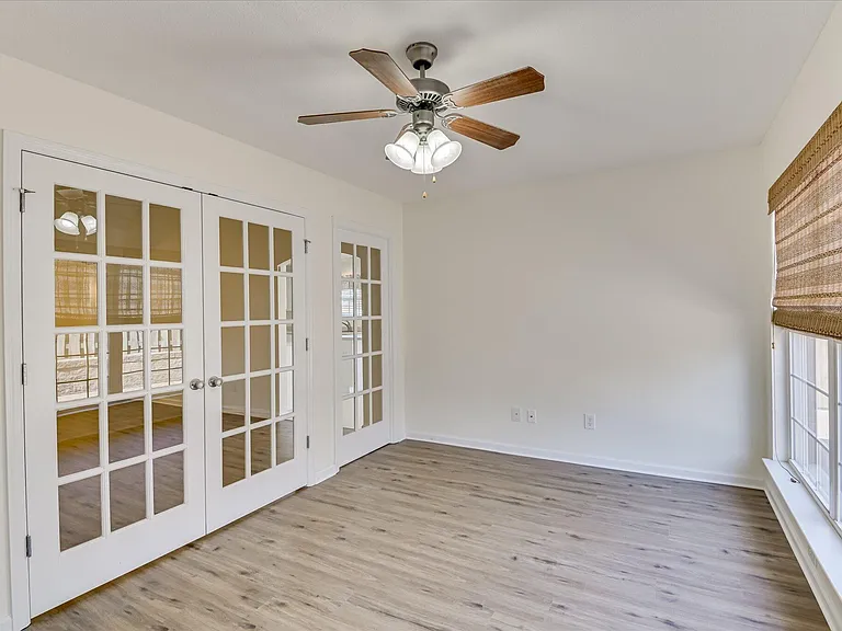 443 Surrey Park Dr SE — Photo 21