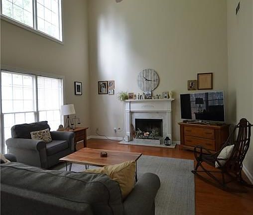 4th image of 2076 Fairport Way