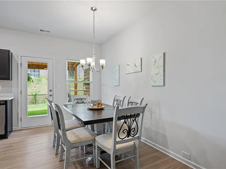 229 Dupont Dr — Photo 6