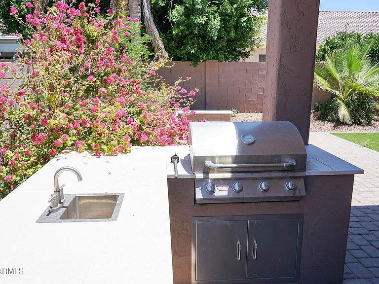 541 N Danielson Way — Photo 17