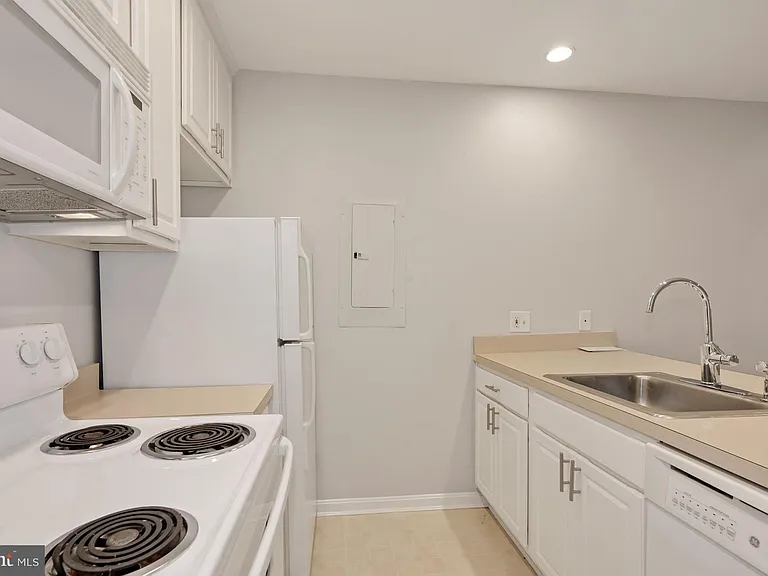 648 C St NE #1 — Photo 9