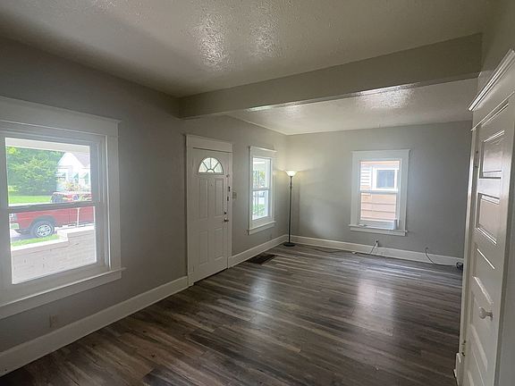 4th image of 247 E Pearl St