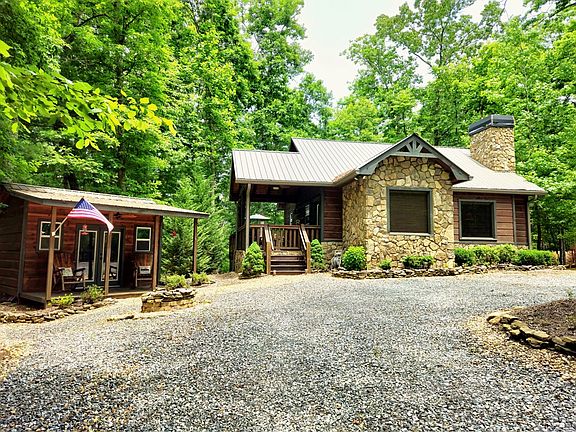 3rd image of 211 Winding Brook Trl