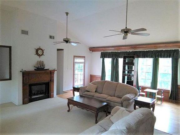 5th image of 15919 Maplehurst Dr