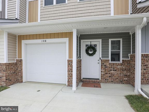 3rd image of 108 Stella Ct