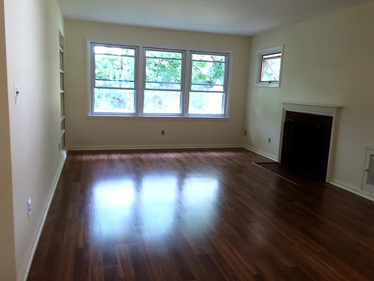 226 Linden Ln — Photo 2
