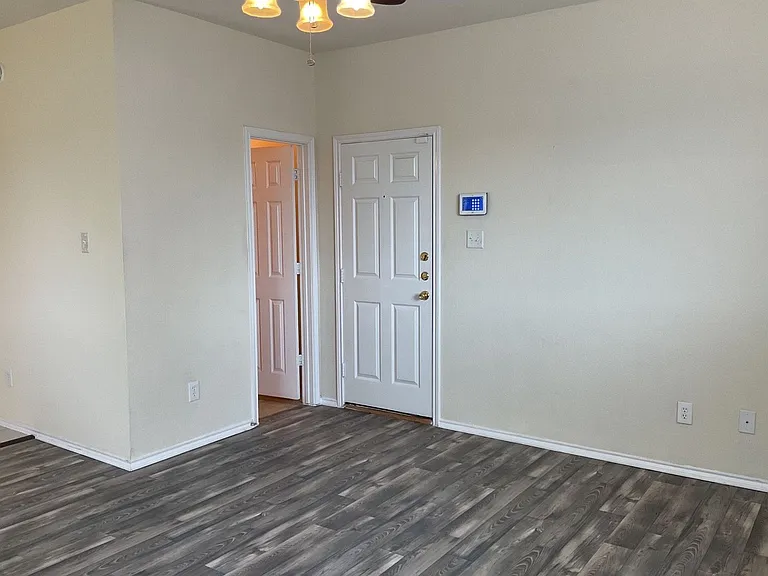 4302 Cessnock Dr — Photo 7