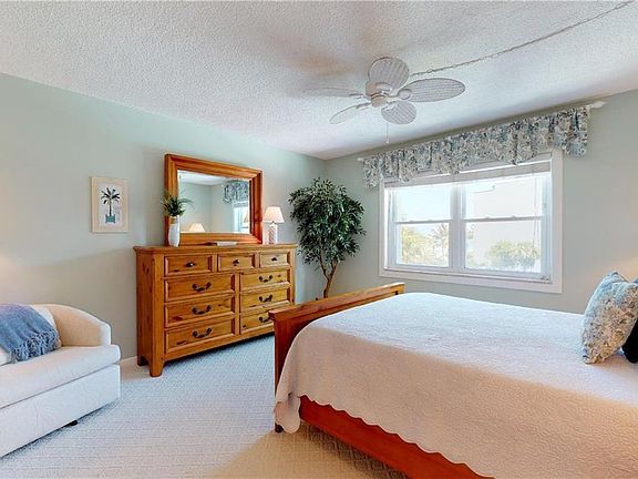 4th image of 4049 Ocean Dr