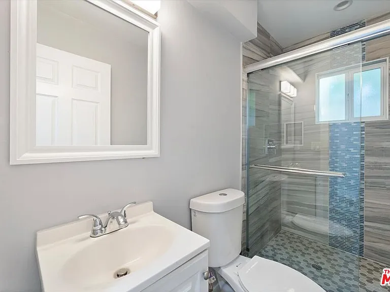 6652 Orion Ave — Photo 10