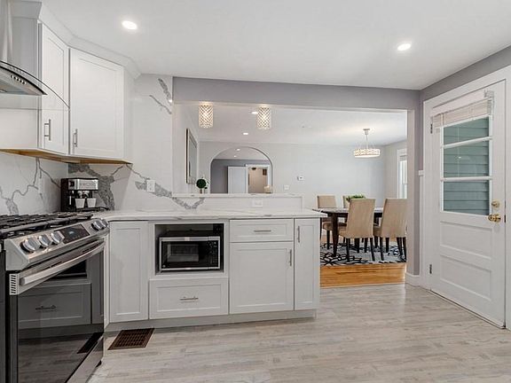 5th image of 57 Rockdale Ave