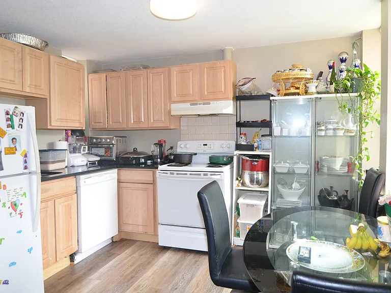 11 Blackwood St #33 — Photo 2