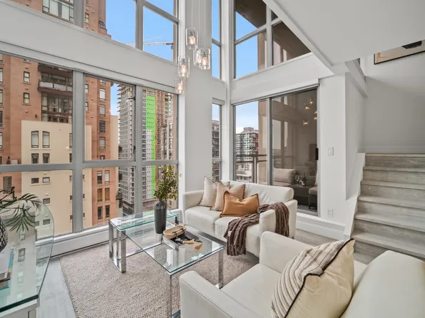 1238 Richards St #1802, Vancouver, BC V6B 6M6