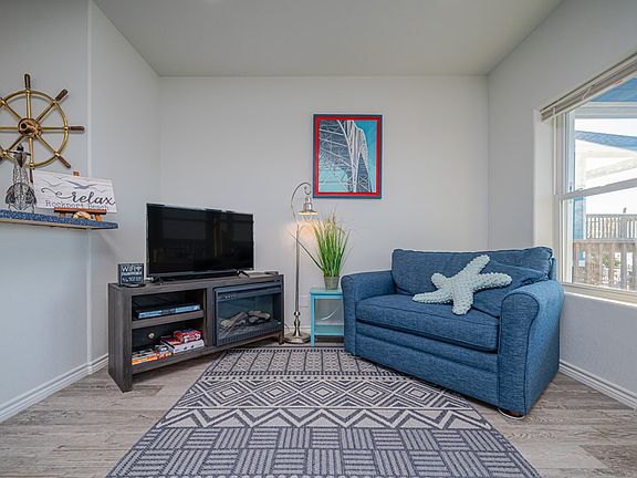 3rd image of 60 Belaire Dr