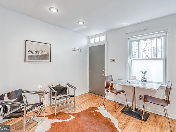 3rd image of 1136R Waverly St #1
