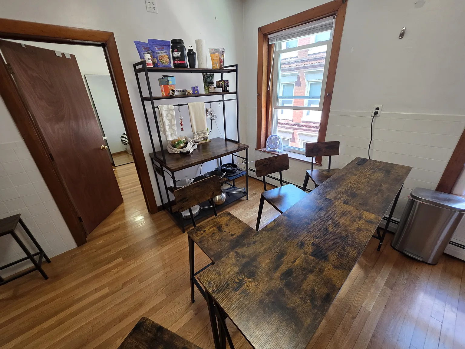 2 bed, 575 sqft, $2,900 — Photo 2