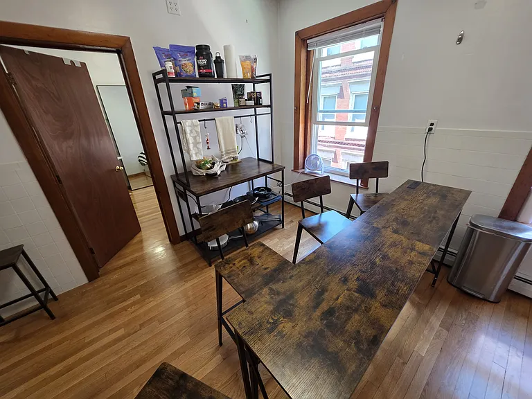 7 Margaret St #4 — Photo 2