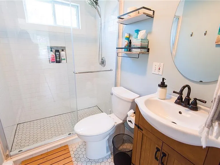 393 Aquidneck Ave — Photo 9