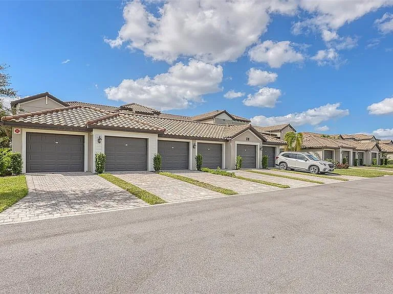 5710 Palmer Cir #201 — Photo 3