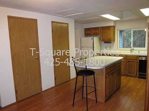 4th image of 15832 18th Pl W
