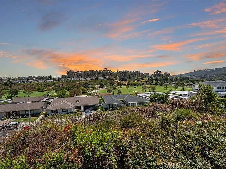 23932 Flores Ave — Photo 3