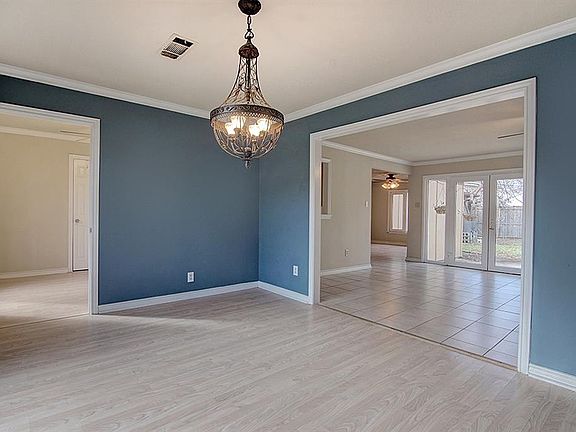 3rd image of 2711 Selma Ln