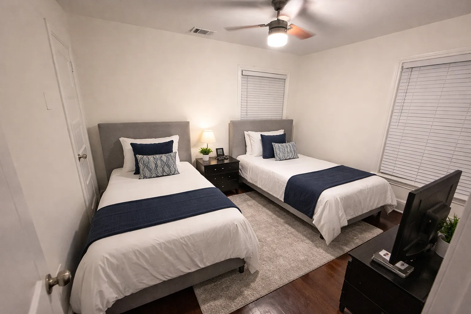 2 bed, 1303 sqft, $2,000 — Photo 3