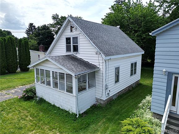 3rd image of 8 Denio St