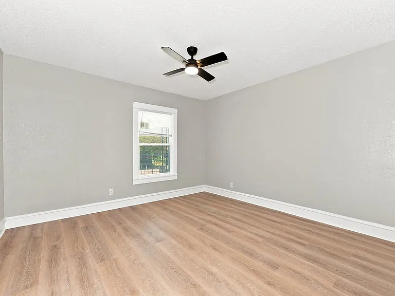 1548 McKenzie Ave — Photo 12