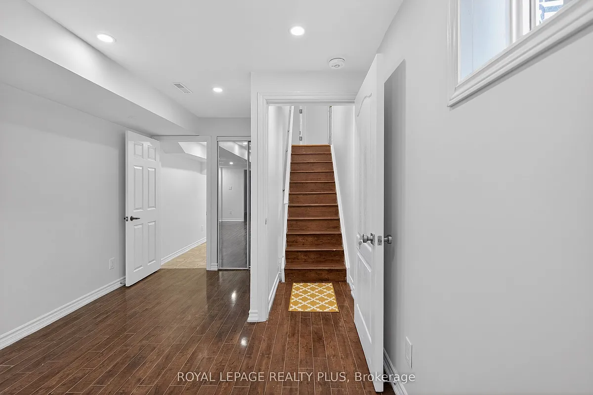 Building Photo - 19 Treadgold Rd #BASEMENT