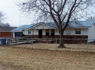 202 N Wildwood St, Ames, OK 73718